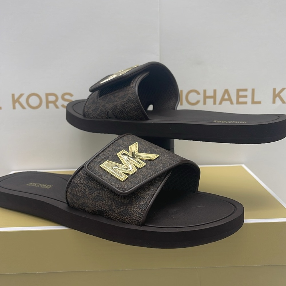 MICHAEL KORS Palmer Signature Logo Slide Sandal
Brown 
NWT - Picture 8 of 16
